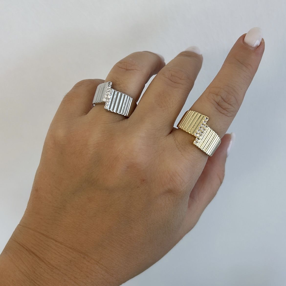 Özel Seri Zirkon Taşlı Ritim Yüzük (AYARLI)