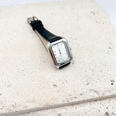 Siyah Kordonlu Köşeli Saat