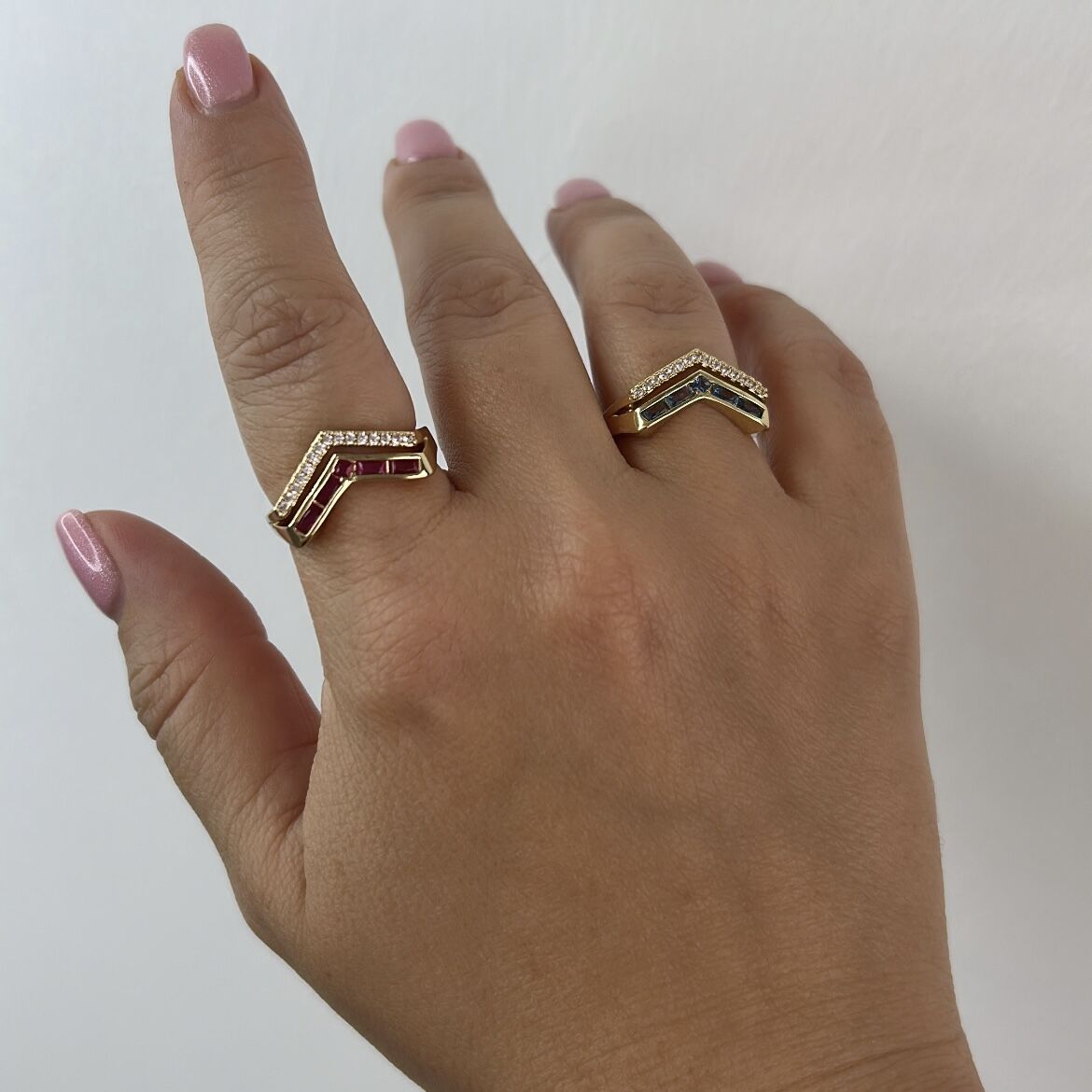 Özel Seri Zirkon Taşlı Köşeli Yüzük (ayarlı)