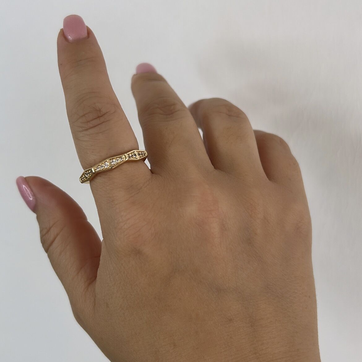 Özel Seri Zirkon Taşlı Köşeli Yüzük (AYARLI)