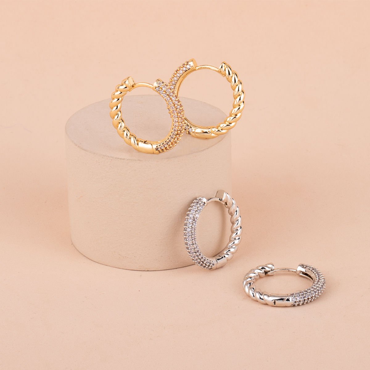 Özel Seri Zirkon Taşlı Burgulu Halka Küpe 2cm