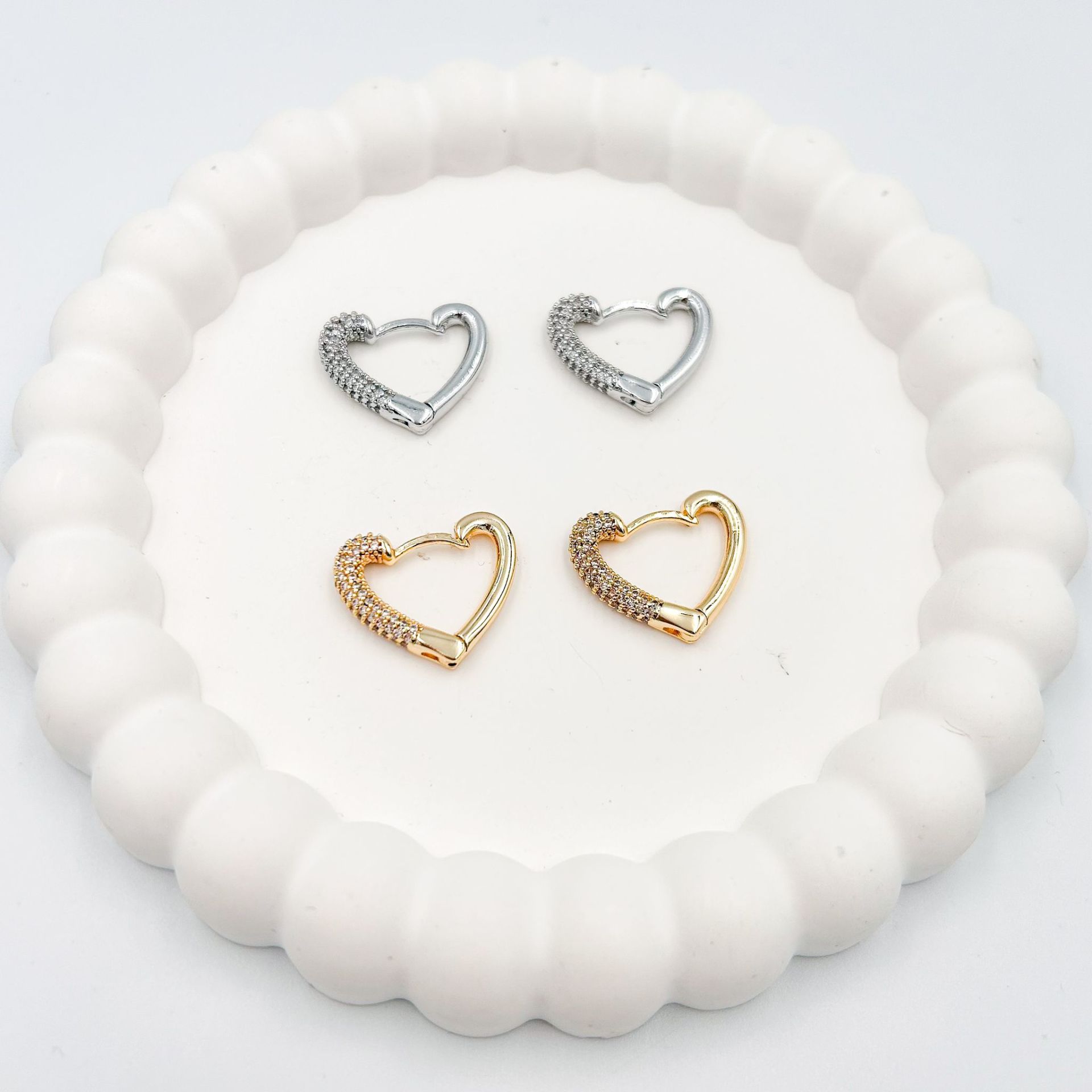 Özel Seri Zirkon Taşlı Kalpli Küpe 1,5cm