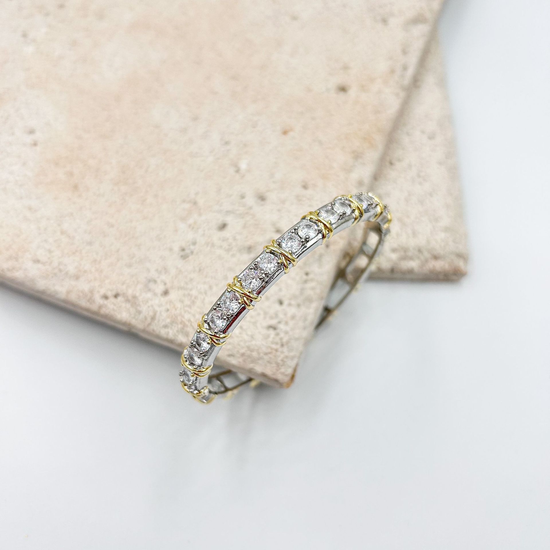 İthal Zirkon 4mm Taşlı Xoxo Kelepçe 17 cm