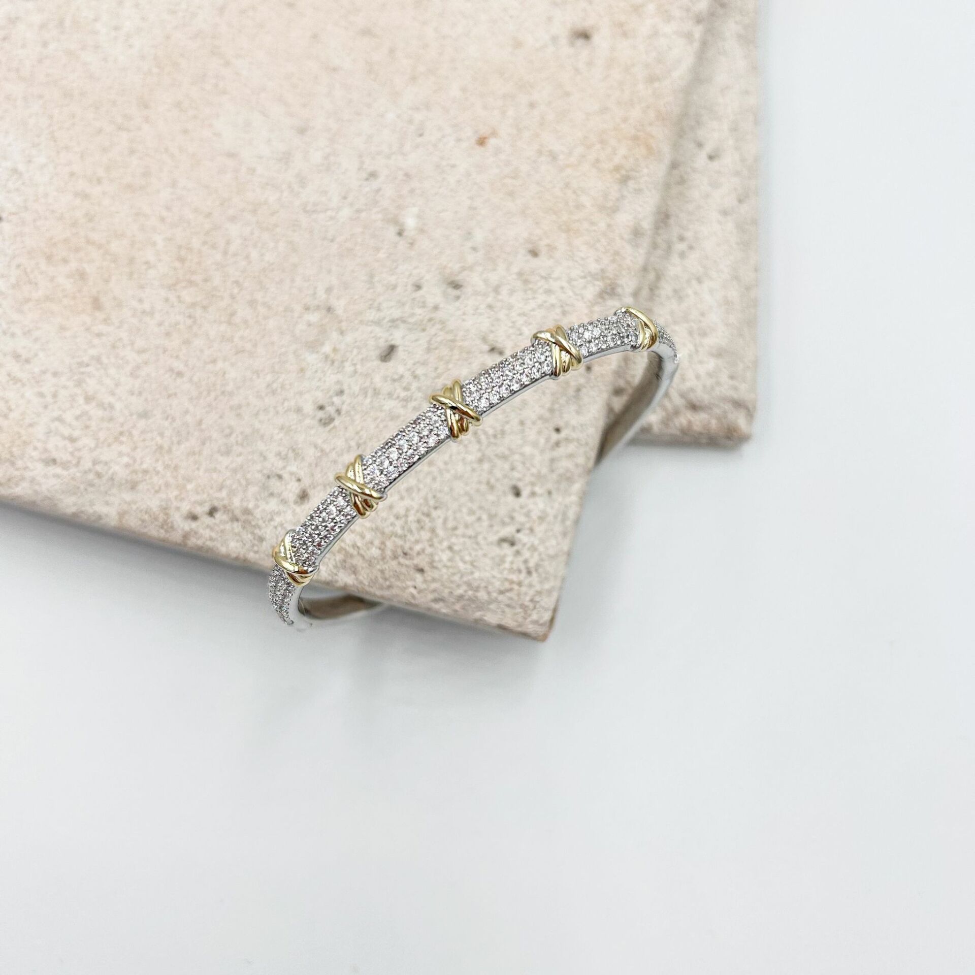 İthal Zirkon Taşlı Xoxo Kelepçe 17 cm