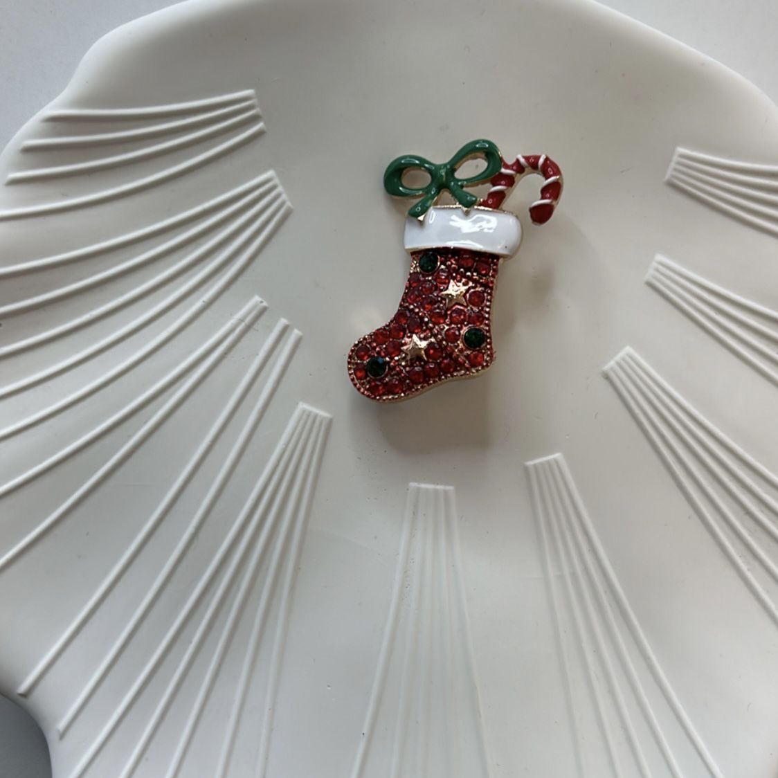 Özel Seri Kırmızı Taşlı Çorap Broş 3,5cm