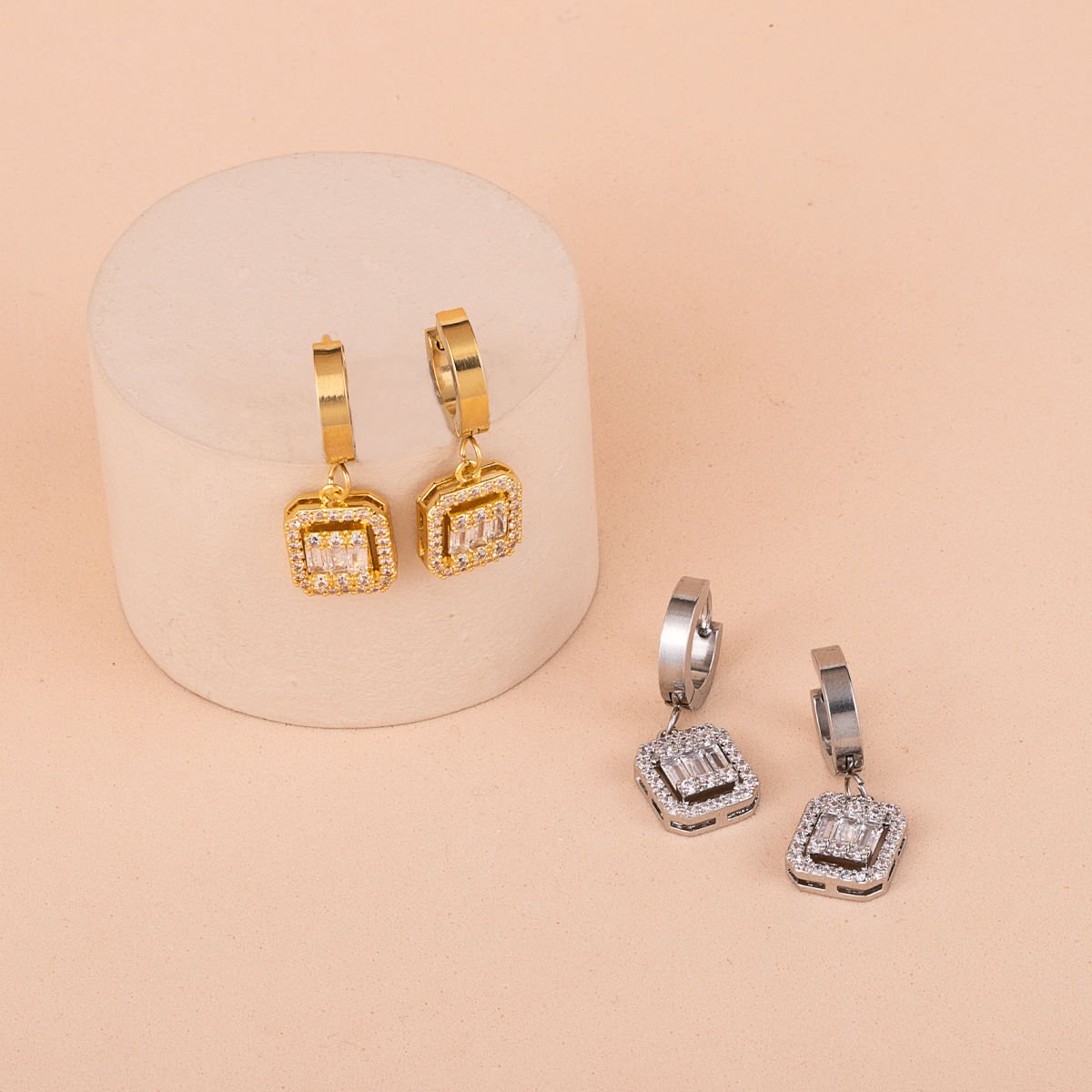 Çelik Zirkon Baget Taşlı Küpe