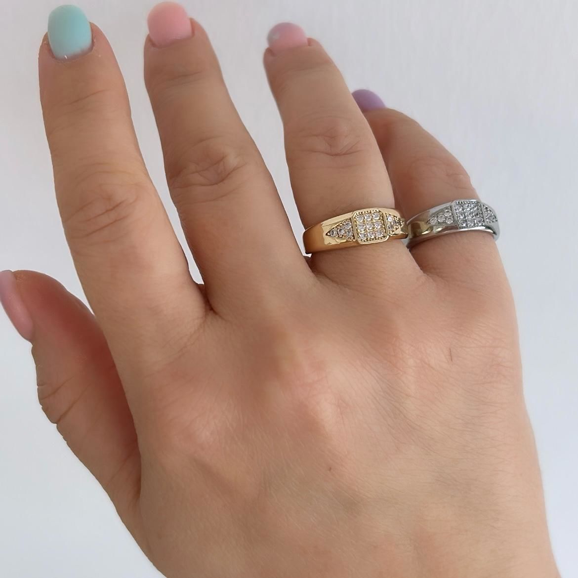 Özel Seri Zirkon Taşlı Köşeli Yüzük Ayarlı