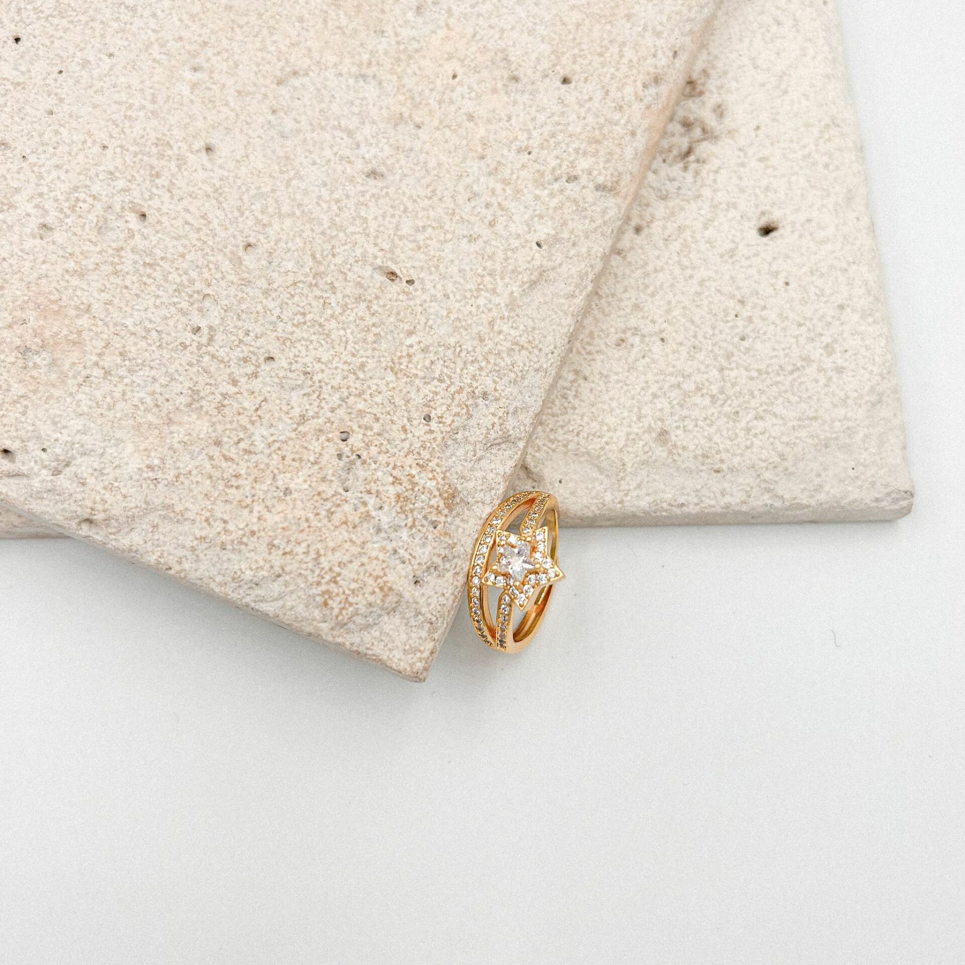 Özel Seri Zirkon Taşlı Yıldız Yüzük (AYARLI)