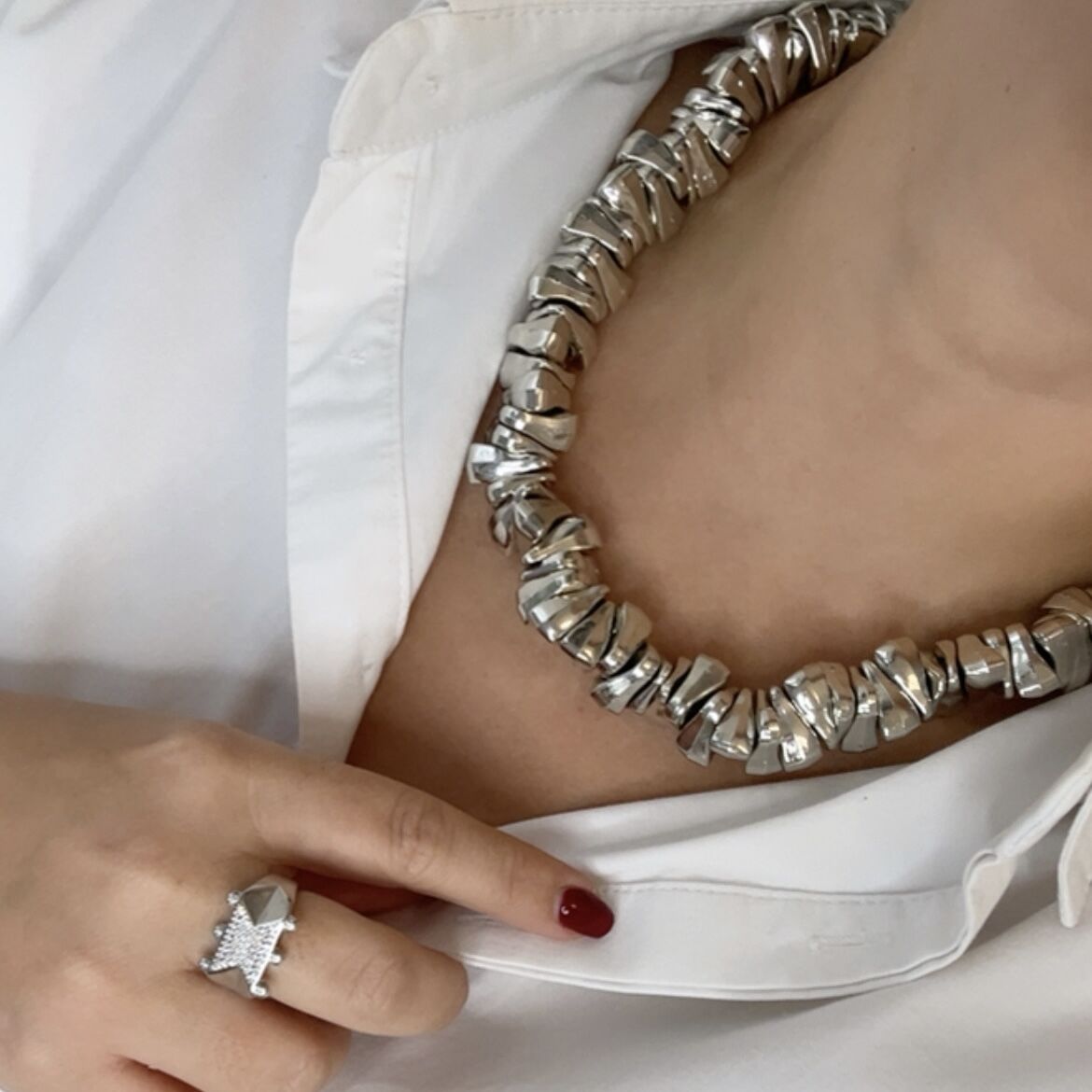 Özel Seri Gümüş Renkli Köşeli Boncuklu Kolye 48cm