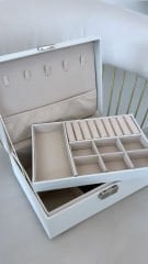 Deri Krem Kaplamalı Kilitli Takı Kutusu 17x23x6 cm