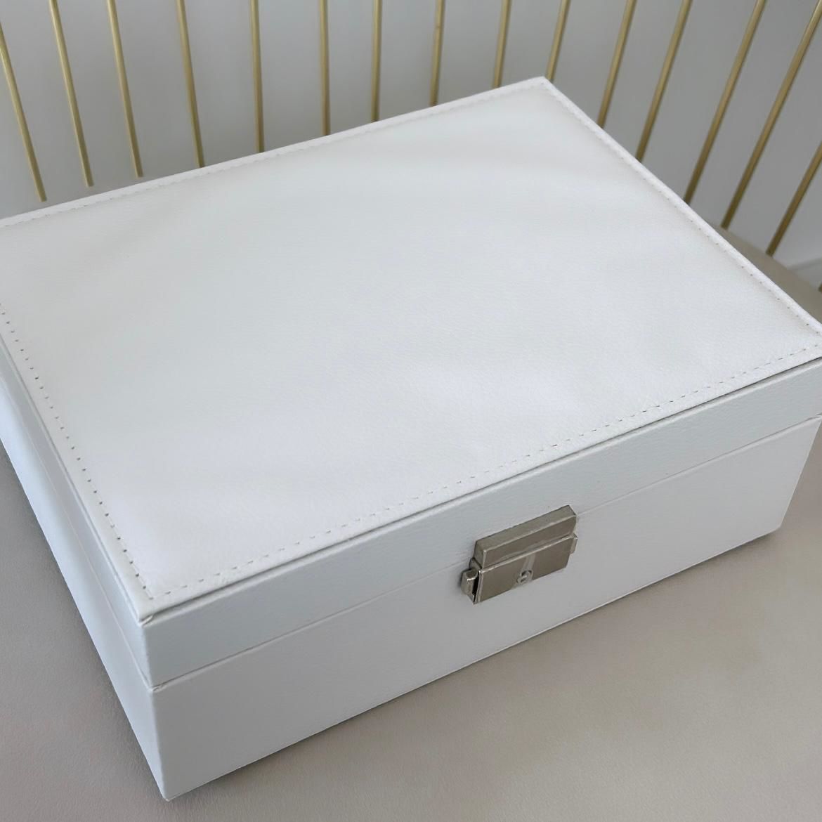 Deri Krem Kaplamalı Kilitli Takı Kutusu 17x23x6 cm