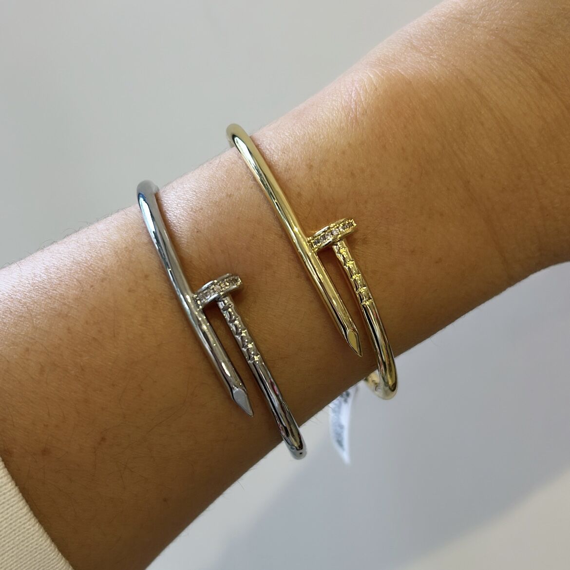 Özel Seri Taşlı Çivi Kelepçe