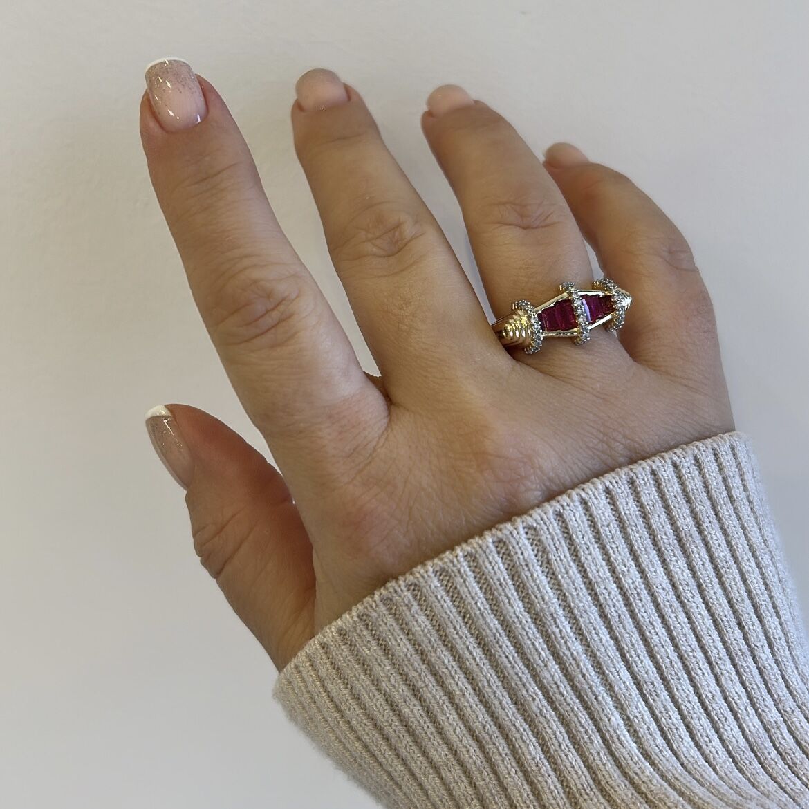 Özel Seri Bordo Baget Taşlı Köşeli Yüzük Ayarlı