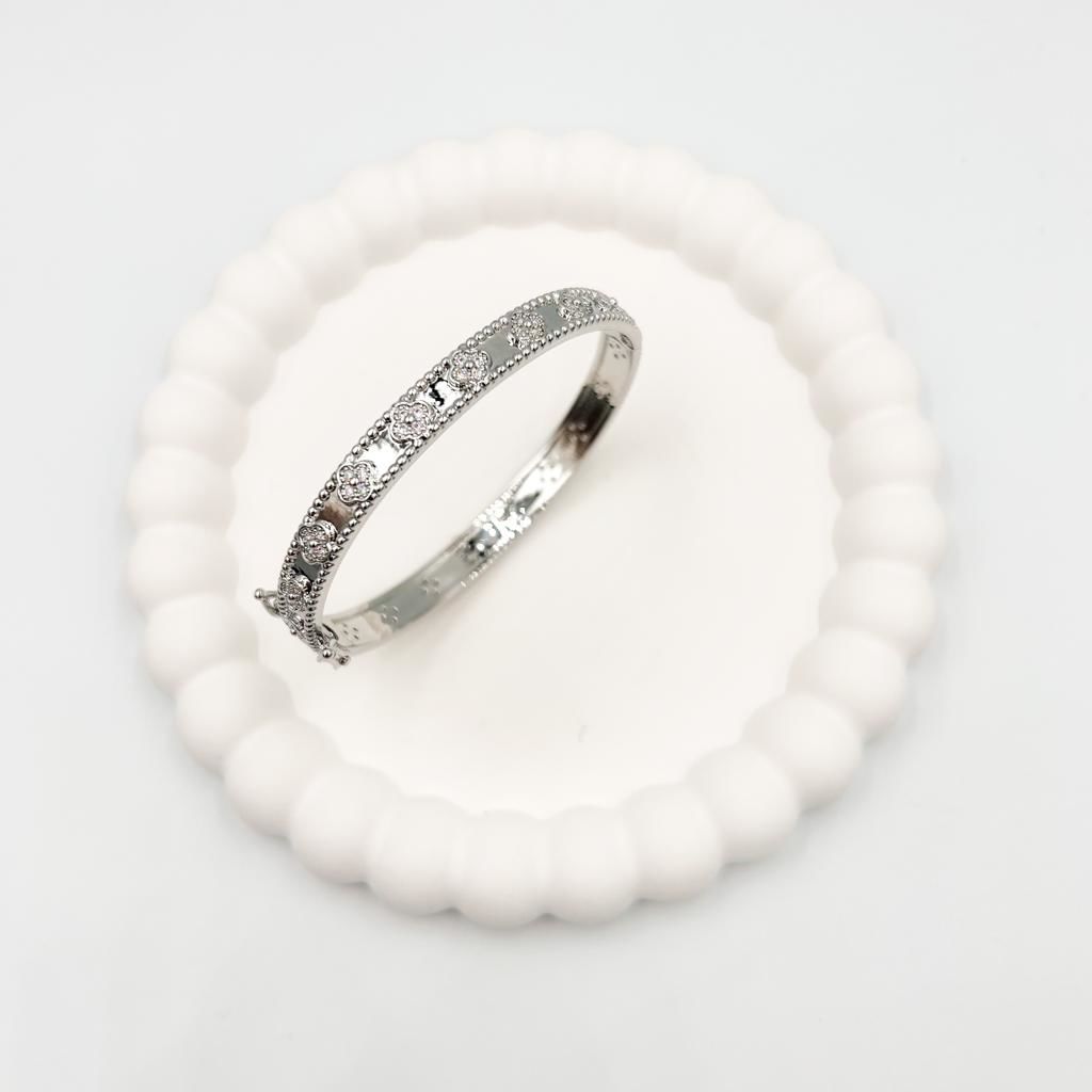 İthal Zirkon Taşlı Yoncalı Kelepçe 17 cm