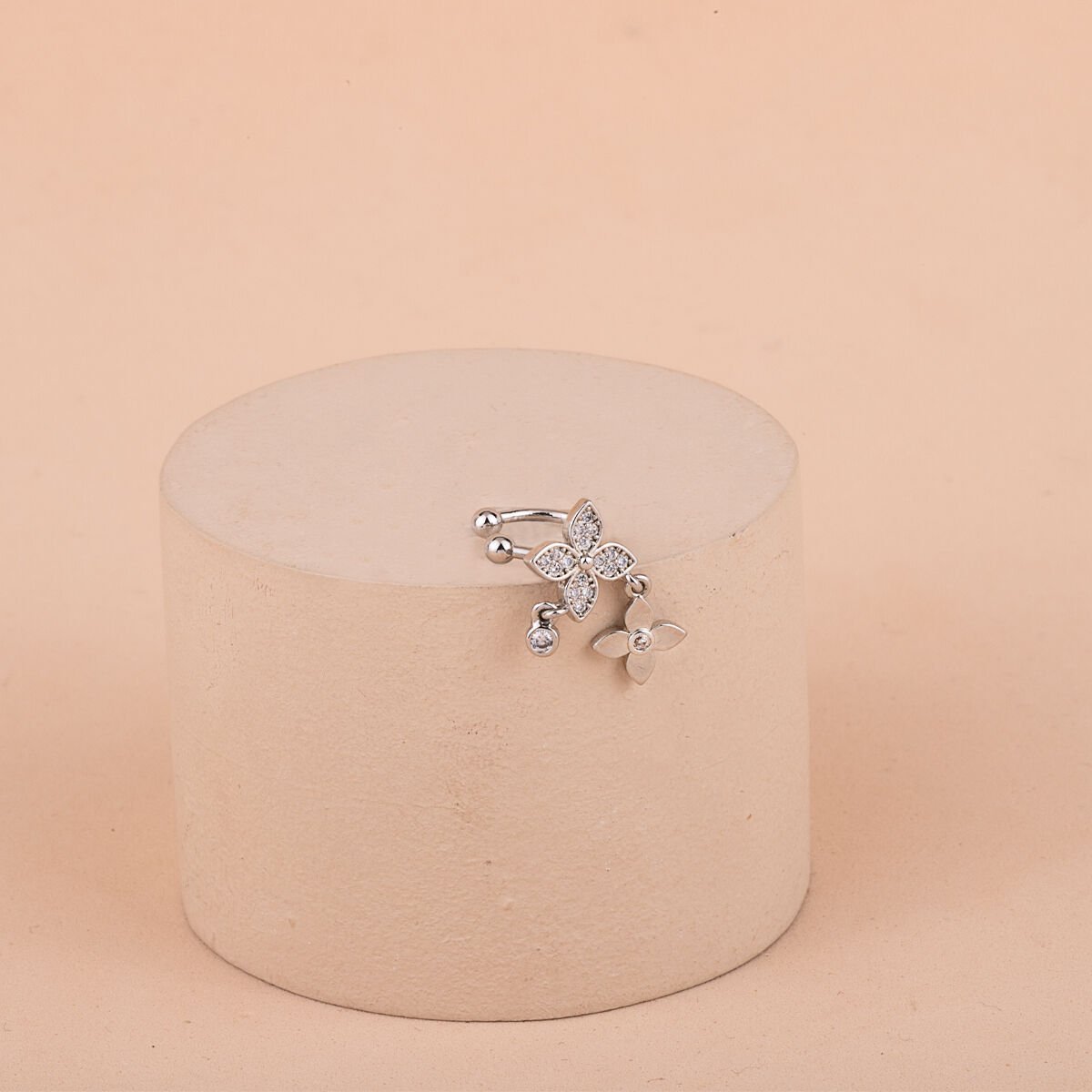 Özel Seri Zirkon Taşlı Yoncalı Kıkırdak Küpe