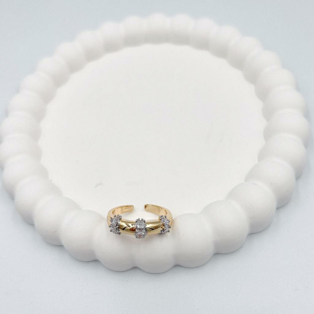 Özel Seri Zirkon Baget Taşlı Yüzük (AYARLI)