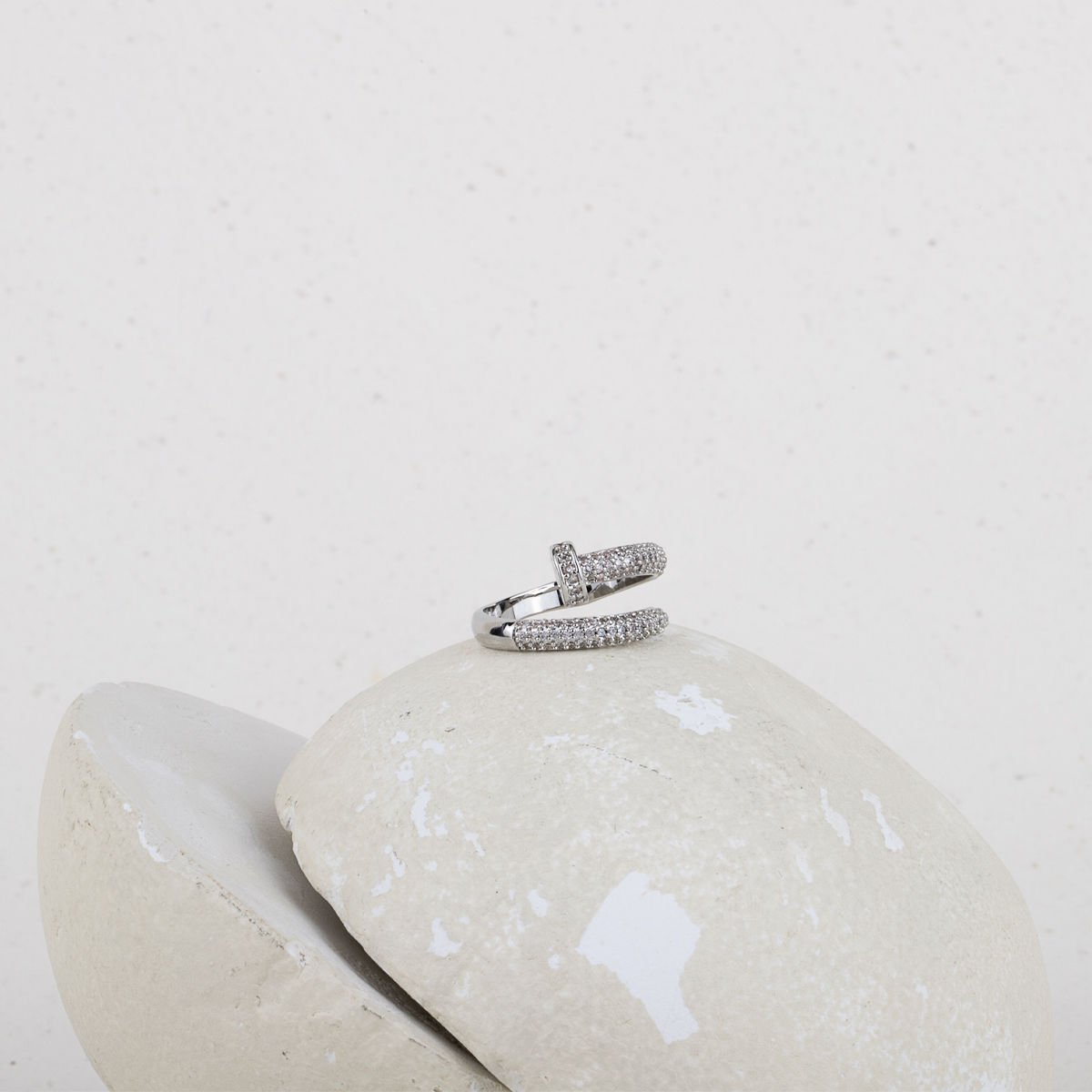 Özel Seri Zirkon Taşlı Çivi Yüzük (AYARLI)