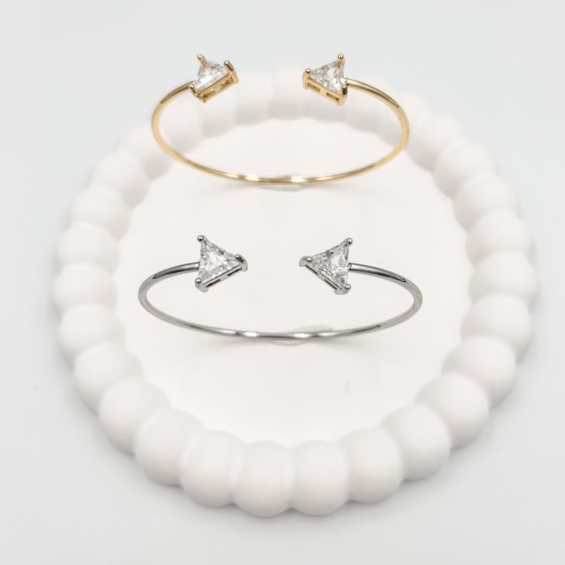 Özel Seri Zirkon Üçgen Taşlı Kelepçe