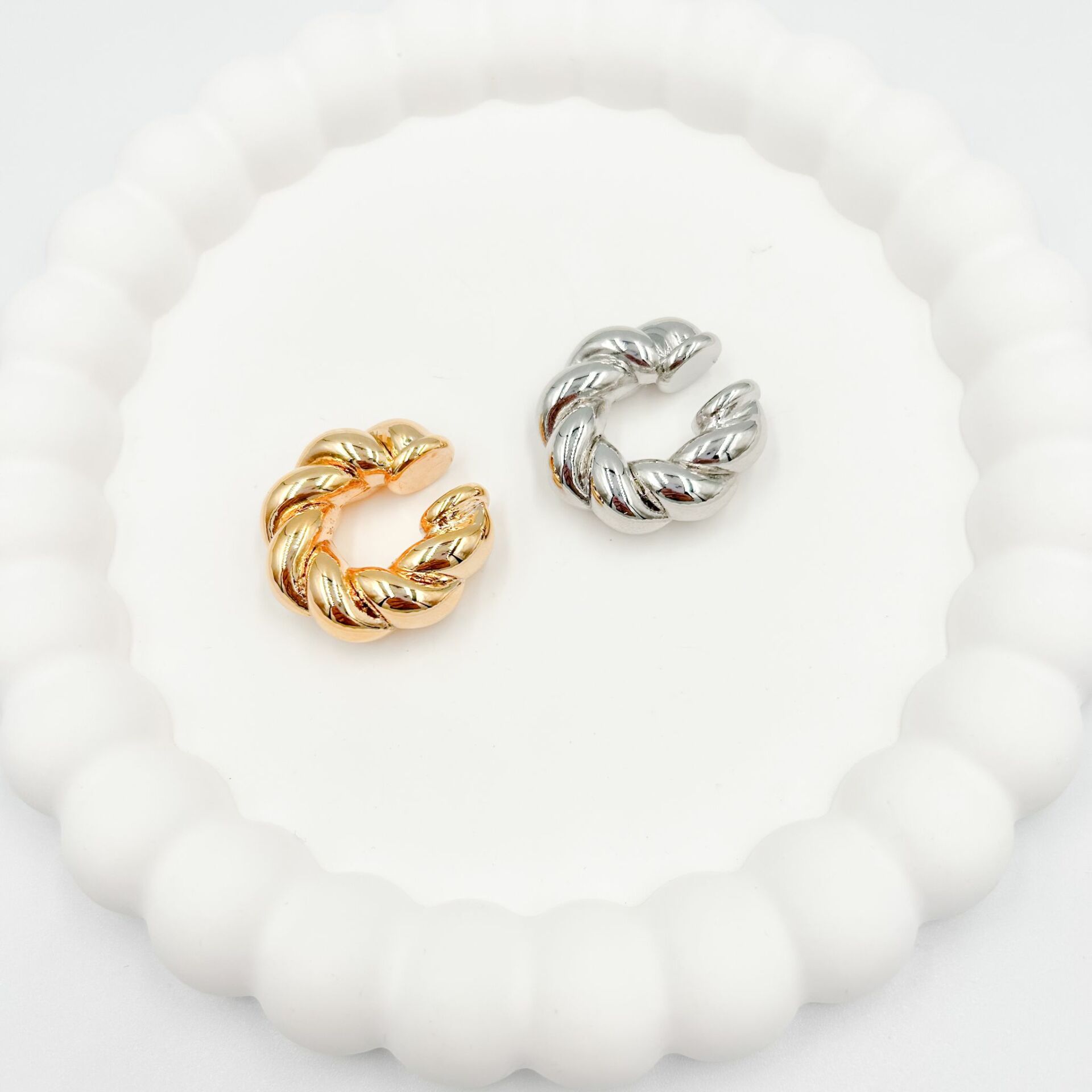 Özel Seri Burgulu Kıkırdak Küpe 2cm