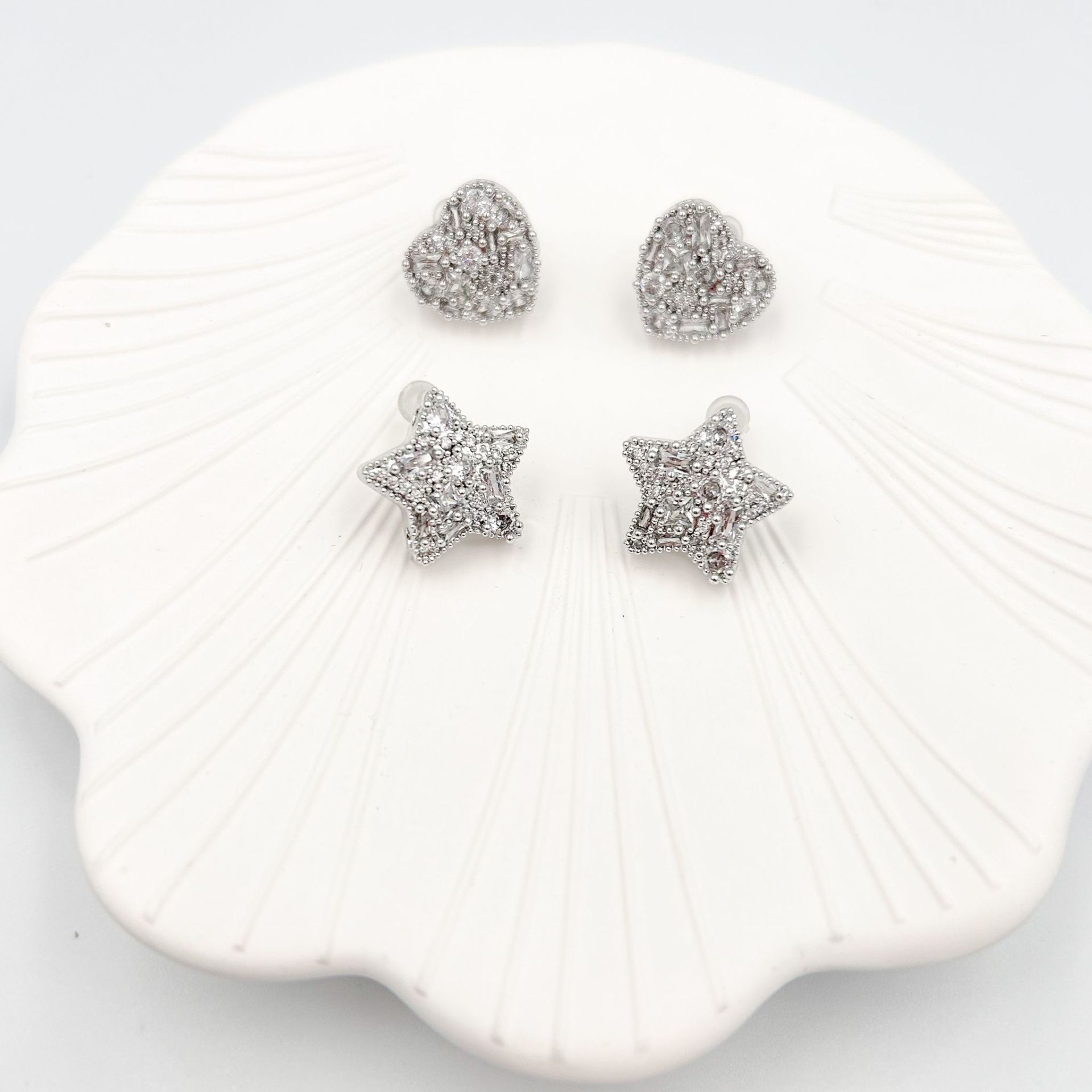 Özel Seri Zirkon Baget Taşlı Küpe 1,5cm