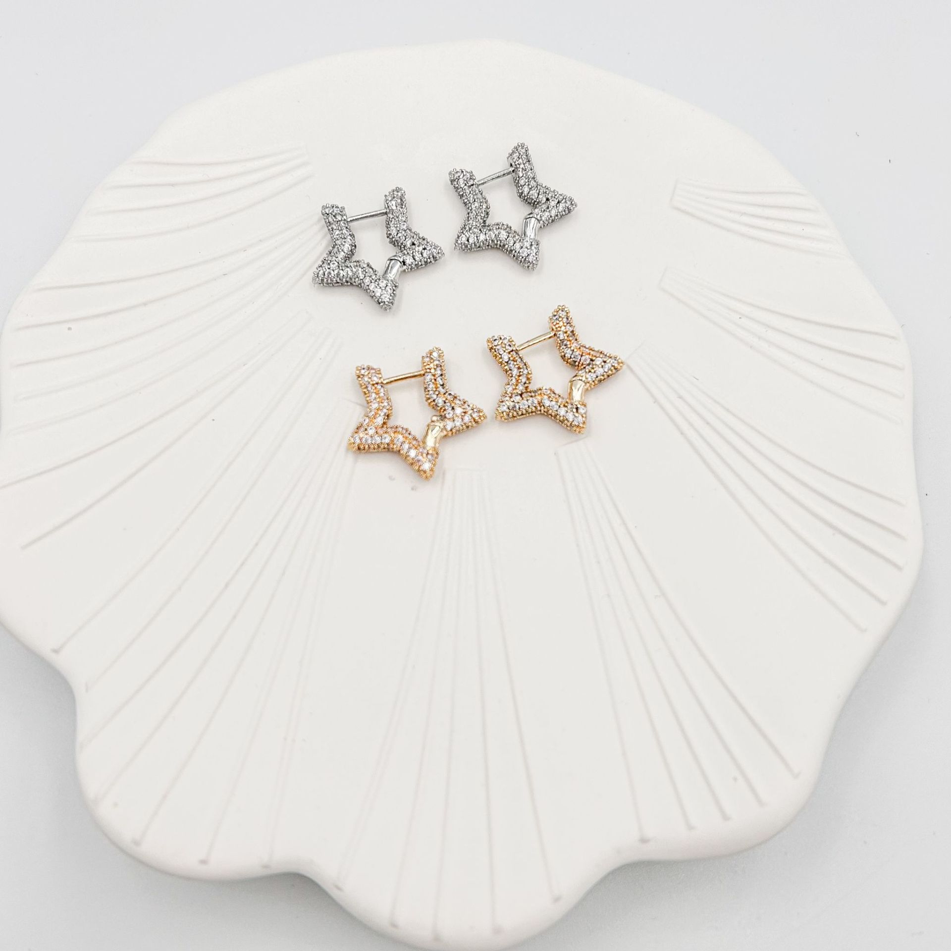 Özel Seri Zirkon Taşlı Yıldız Küpe 1.5 cm