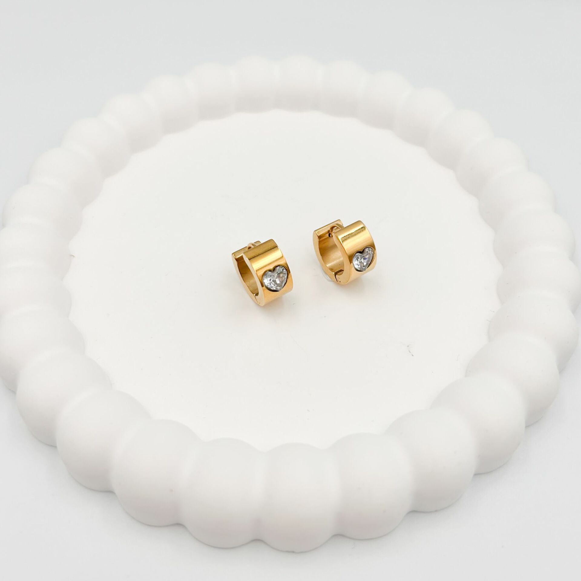 Çelik Kalpli Taşlı Kalın Halka Küpe