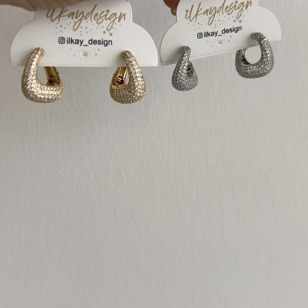 Özel Seri Zirkon Taşlı Kıvrımlı Oval Küpe 1,5cm